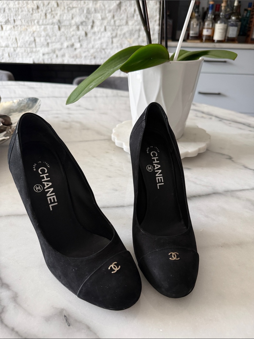 CHANEL Black Suede Cap-Toe Pumps with Gold CC Emblem